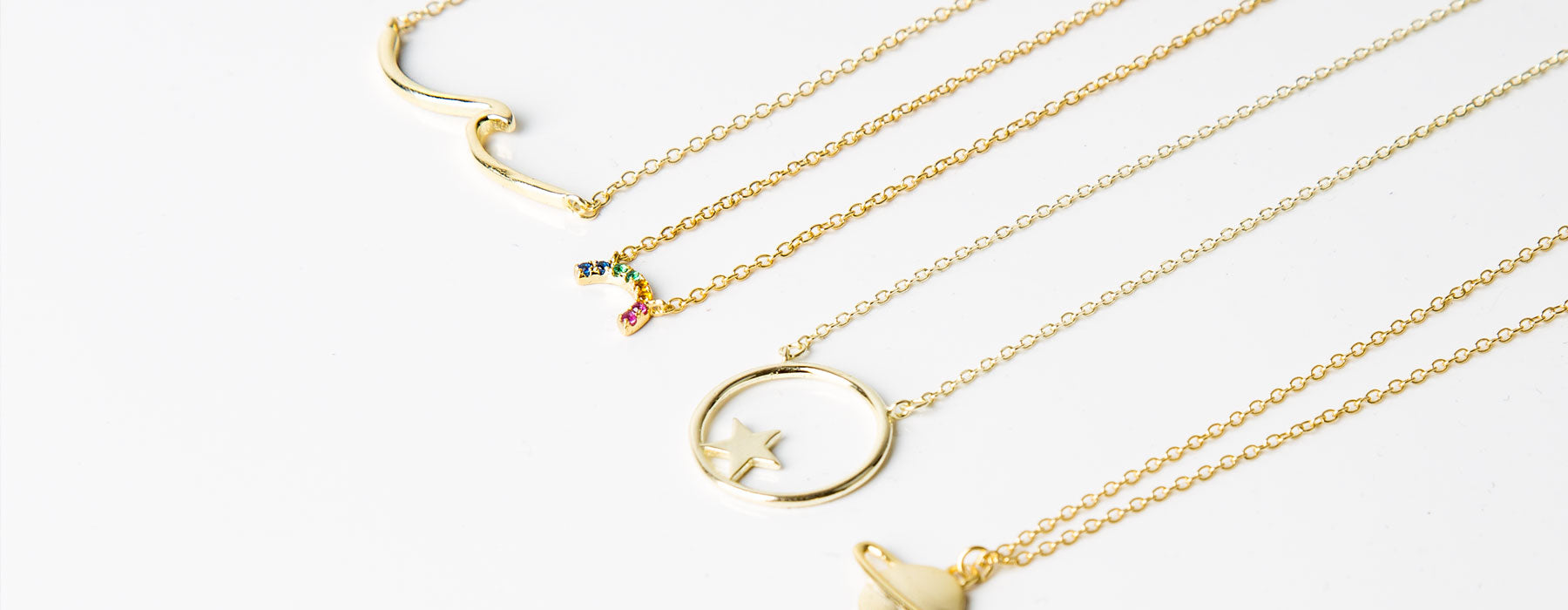 A la moda de los piercings se suman los colgantes