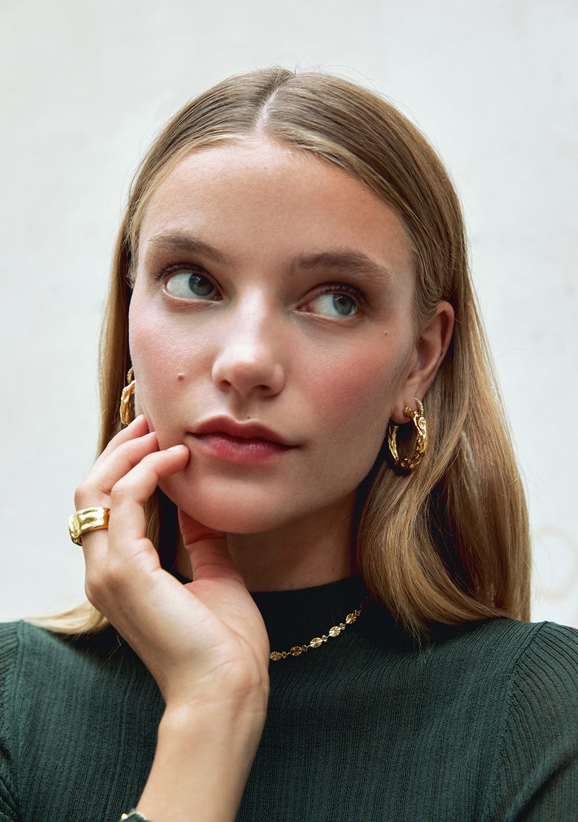 Pendientes largos dorados