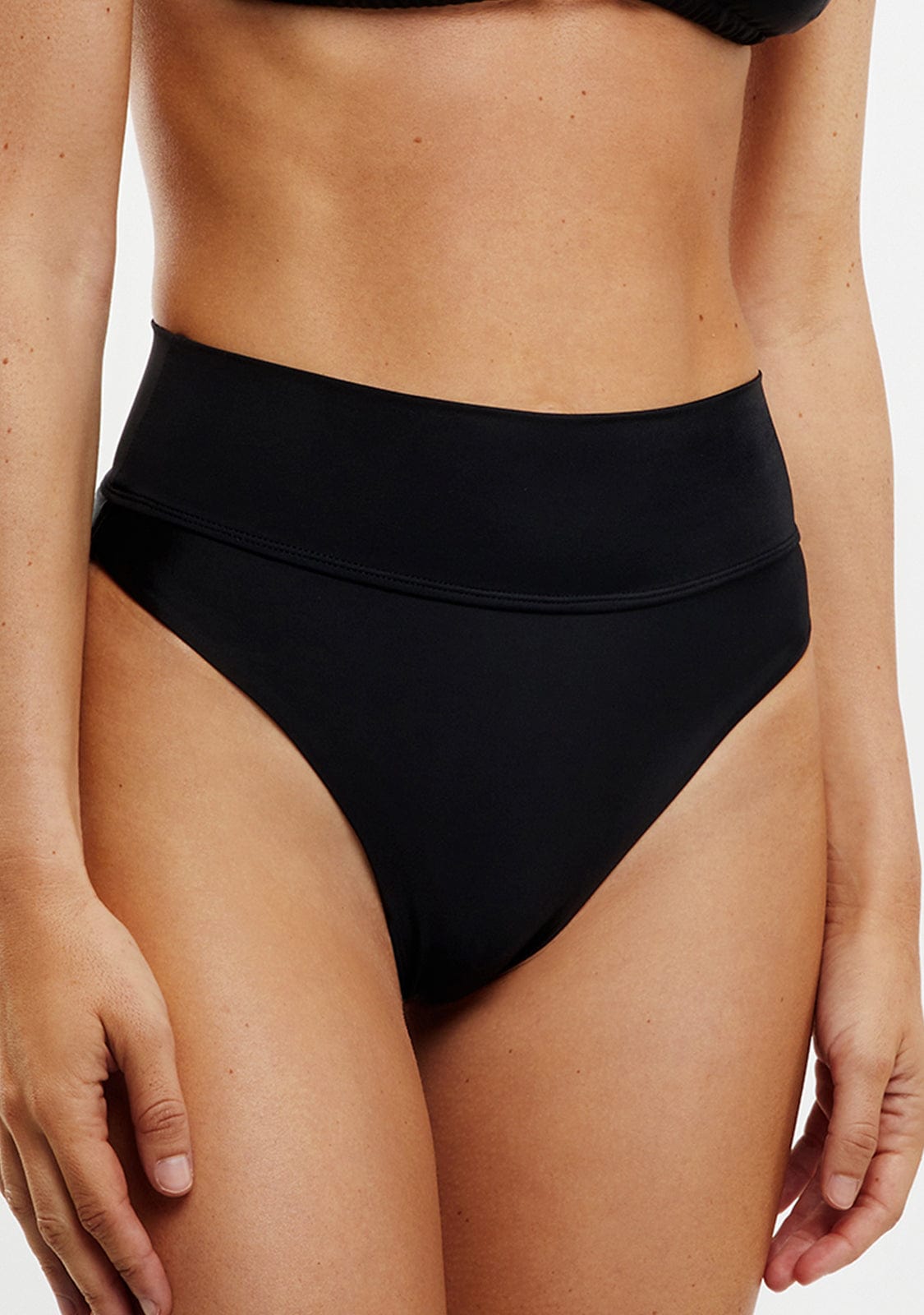 Manami Bottom Black