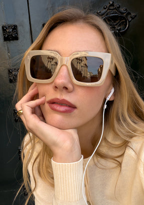 Audrey Milky Off-White / Braun