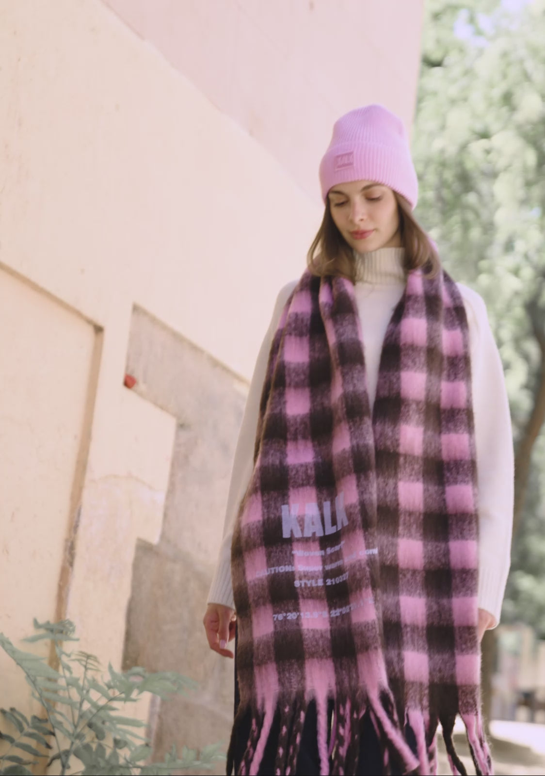 Load video: Pack Beanie &amp; Scarf Vision Pink