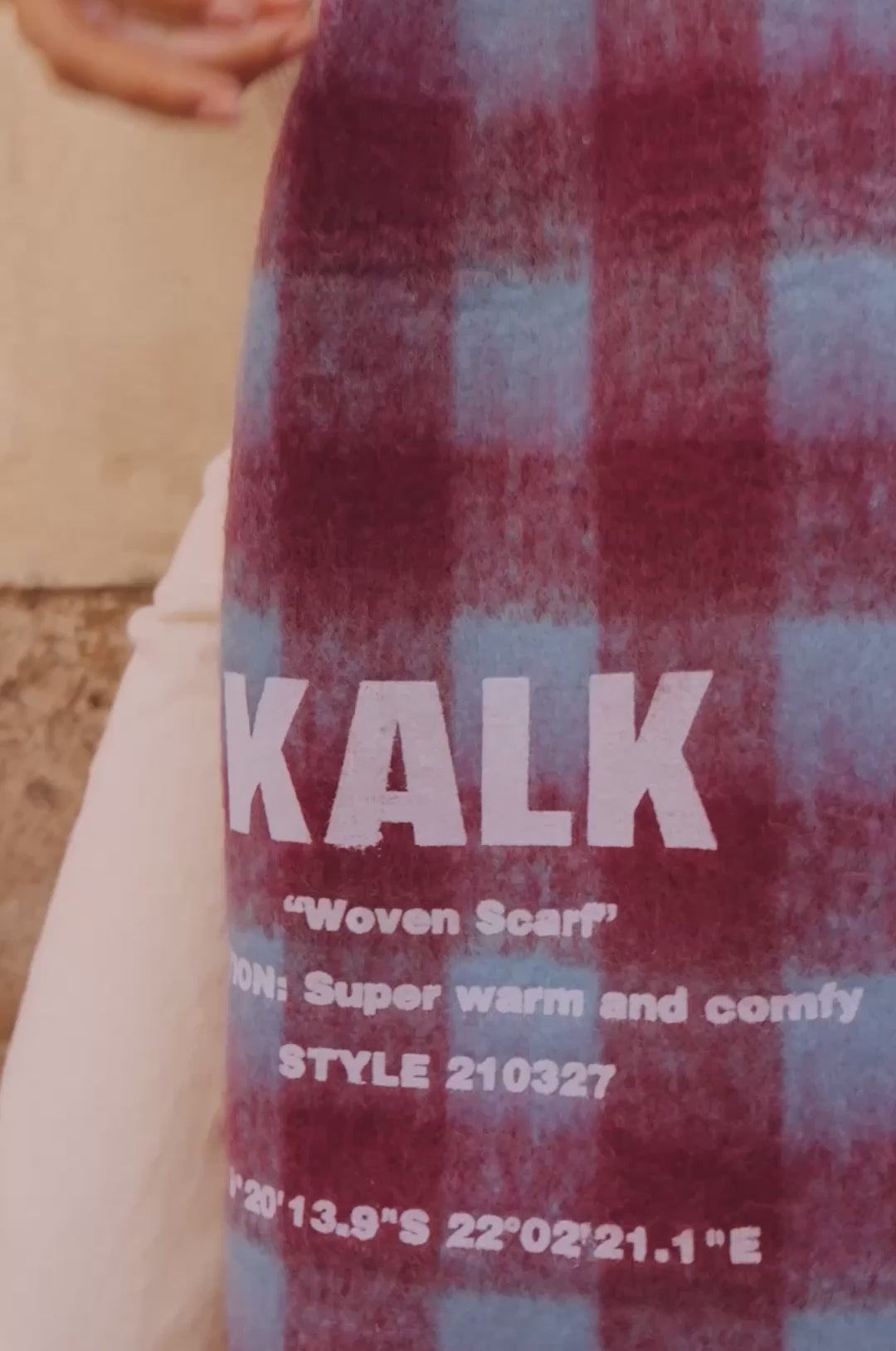 Charger la vidéo : Scarf Vision Wine &amp; Blue Kalk