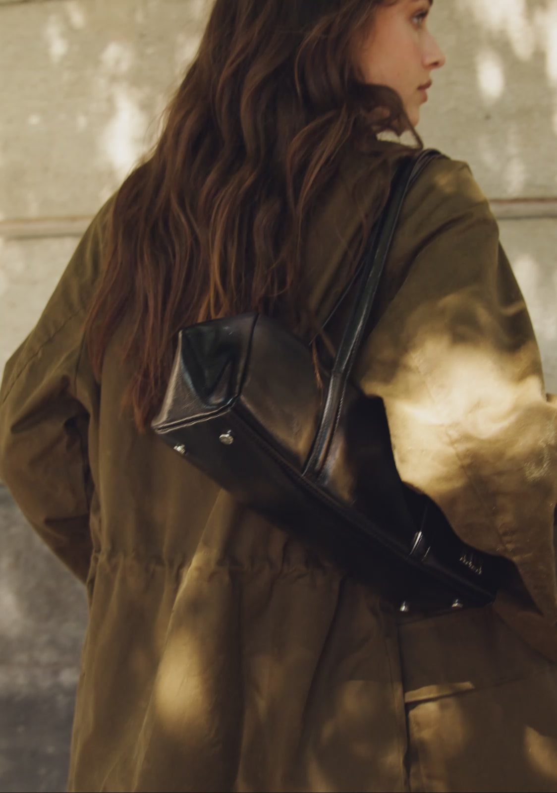 Load video: Long Baguette Bag Black Kalk