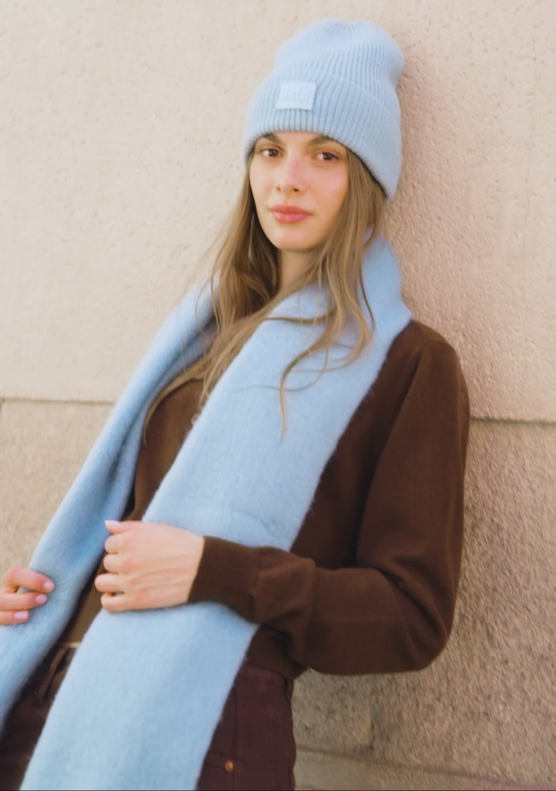 Load video: Pack Beanie &amp; Scarf First Stone Blue