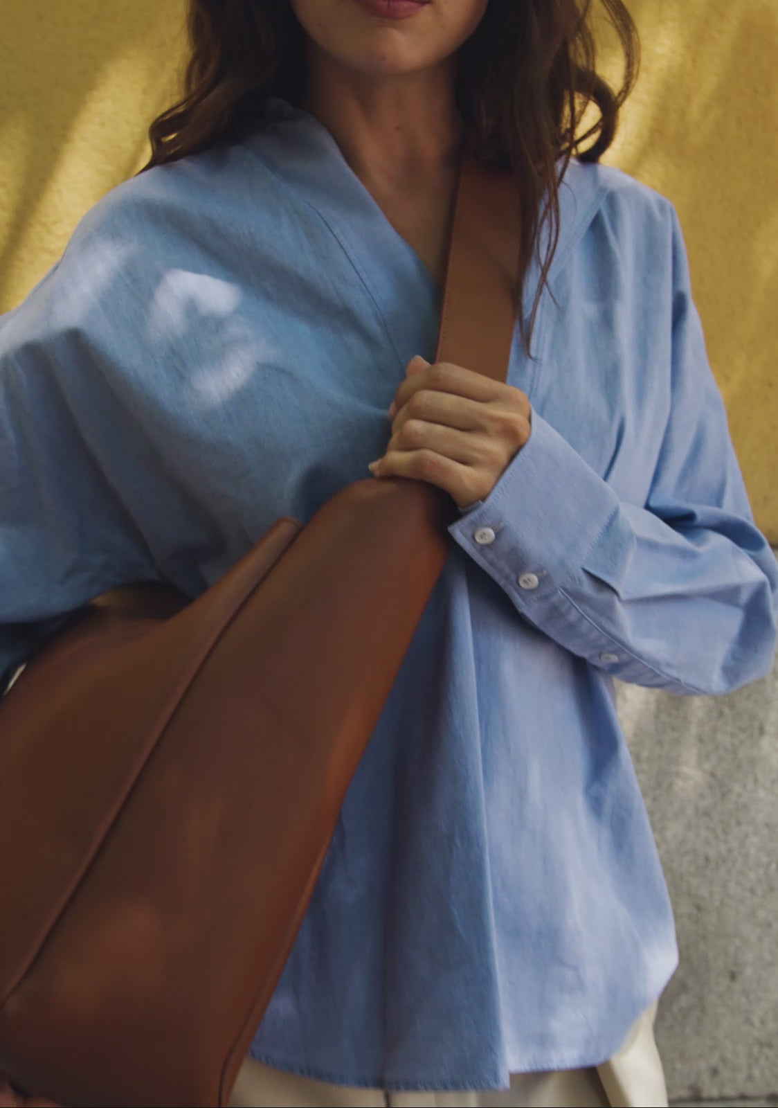 Charger la vidéo : Sac Hobo camel KALK