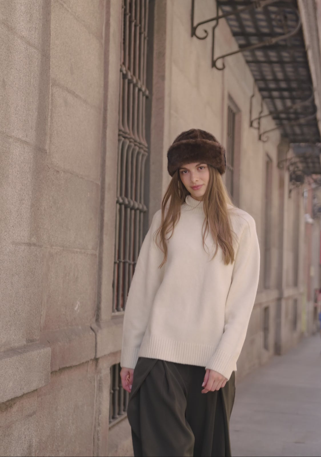 Carregar vídeo: Gorro de Pelo Castanho