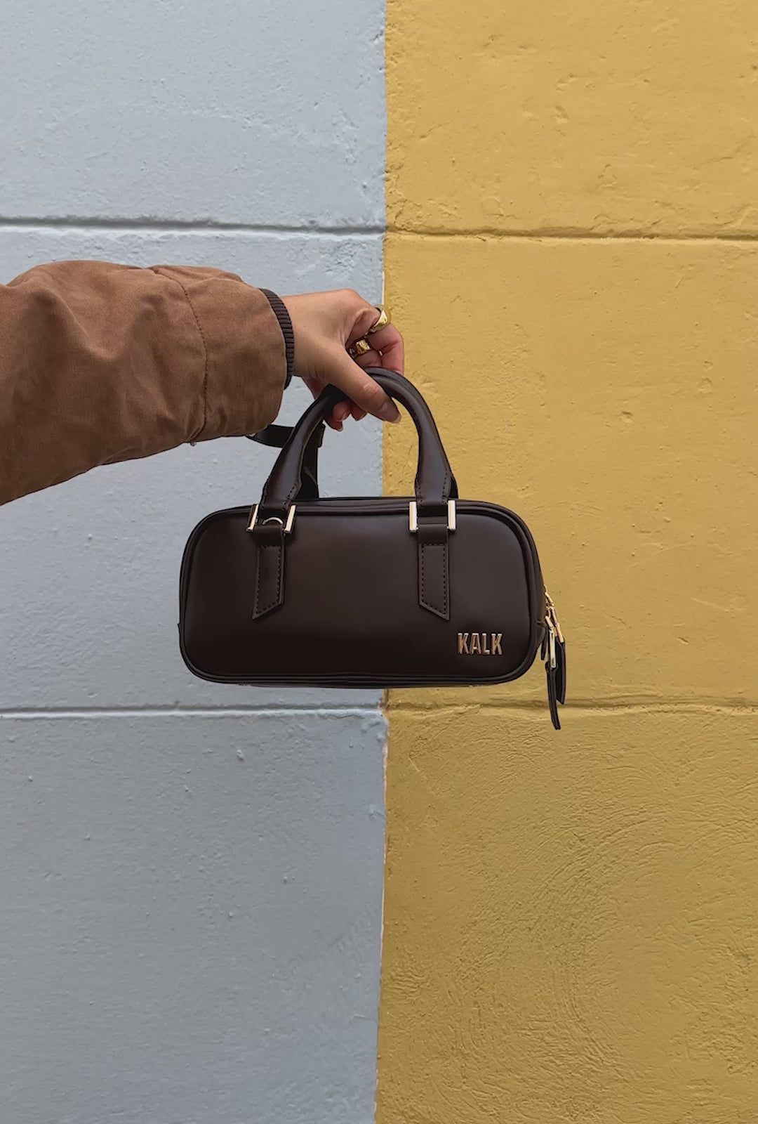 Cargar video: Bolso Marrón Mini Bowling Kalk