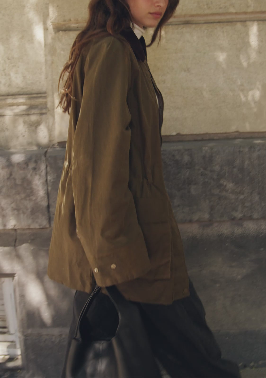 Load video: Hobo Bag Black Kalk