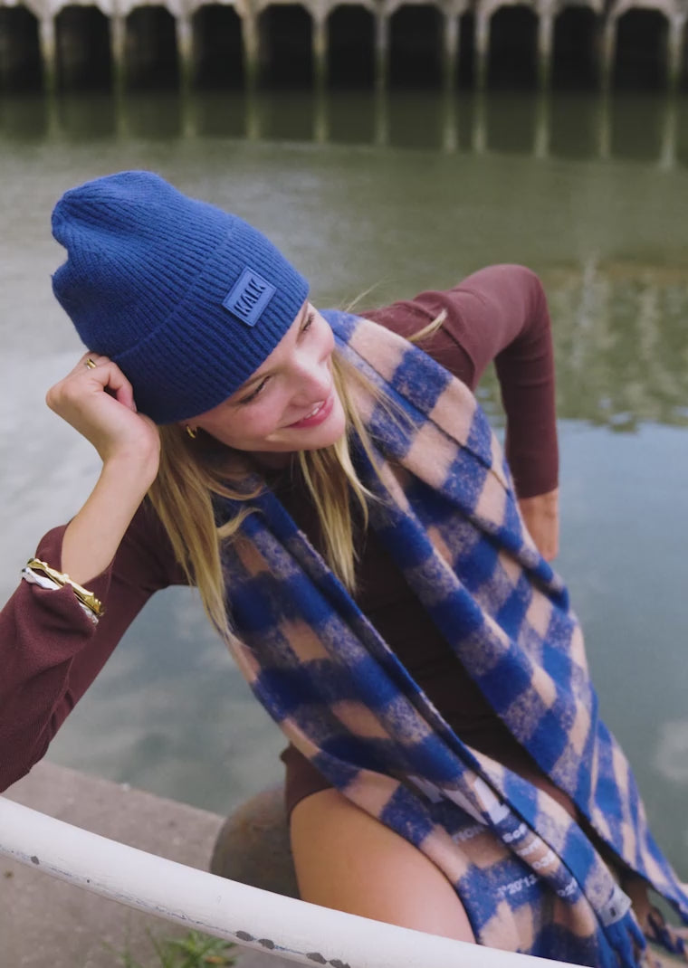 Cargar video: Gorro First Azul Kalk