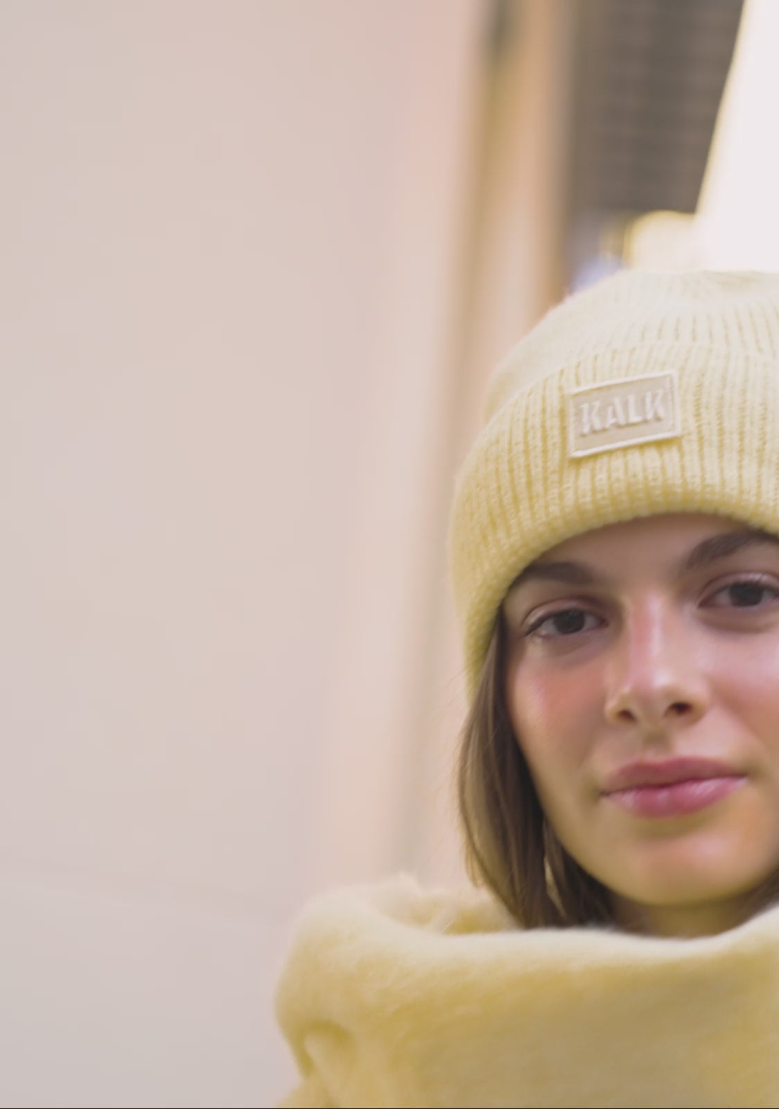 Carregar vídeo: Conjunto de gorro e cachecol First amarelo