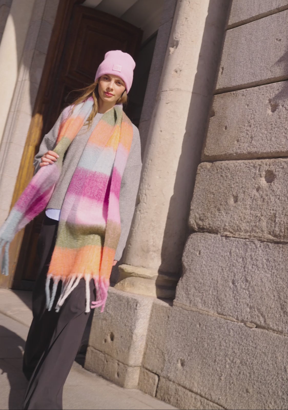 Carregar vídeo: Scarf Vibrant Stone Blue Kalk
