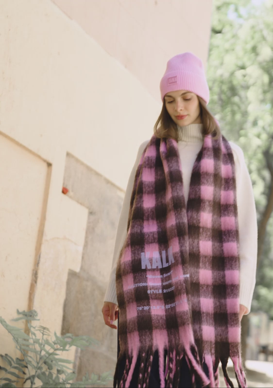 Load video: Scarf Vision Pink &amp; Brown Kalk