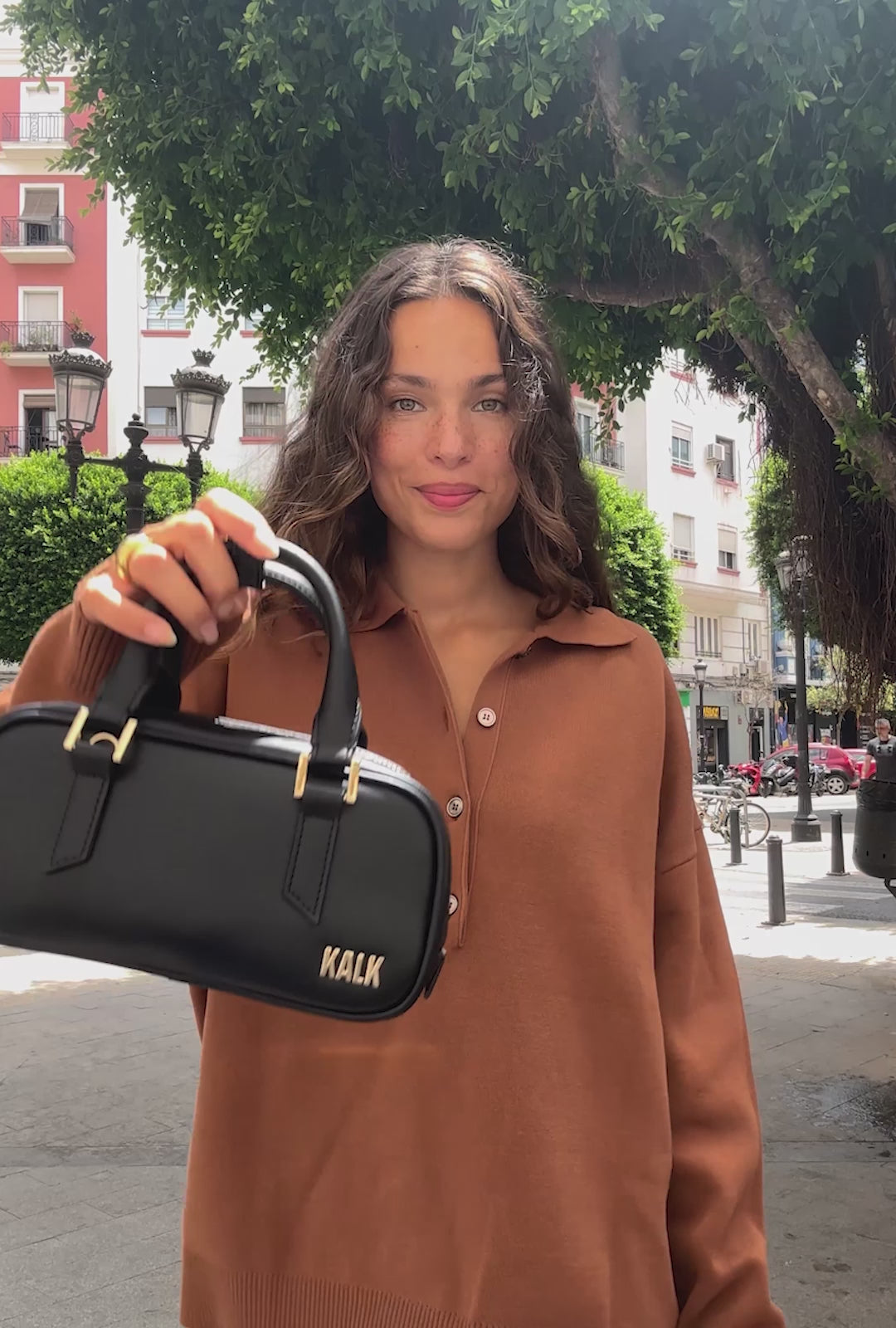 Carregar vídeo: Mini Bowling Bag Black Kalk