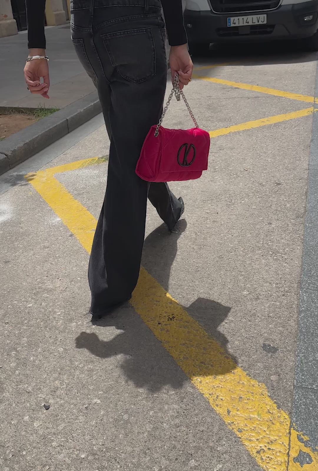 Load video: Usual Bag Fuchsia Kalk