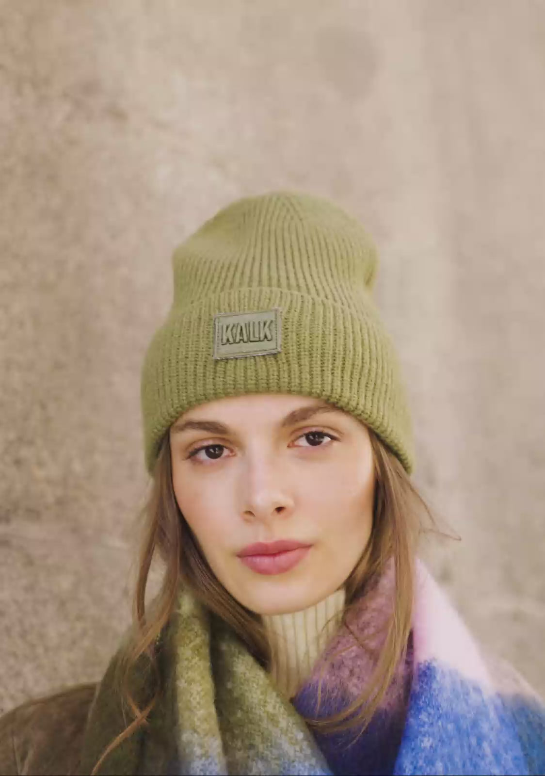 Charger la vidéo : Bonnet First Vert Olive Kalk