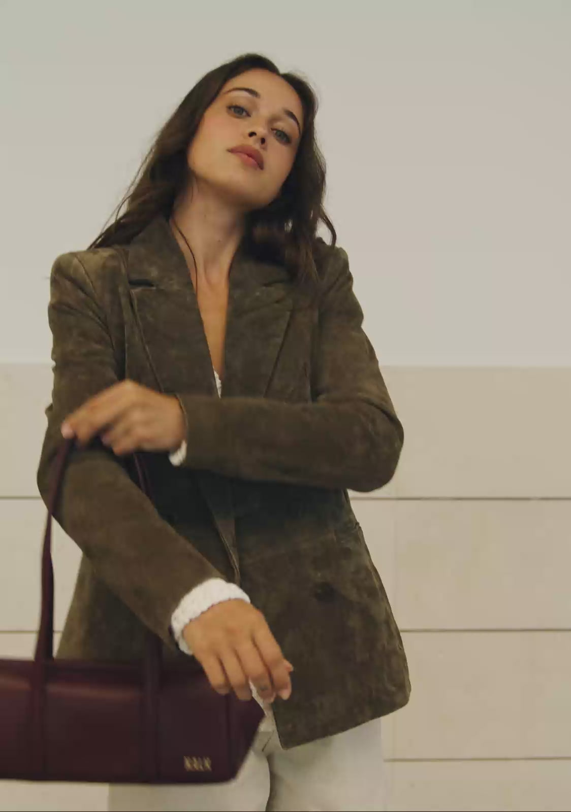 Load video: LONG BAGUETTE BAG WINE KALK