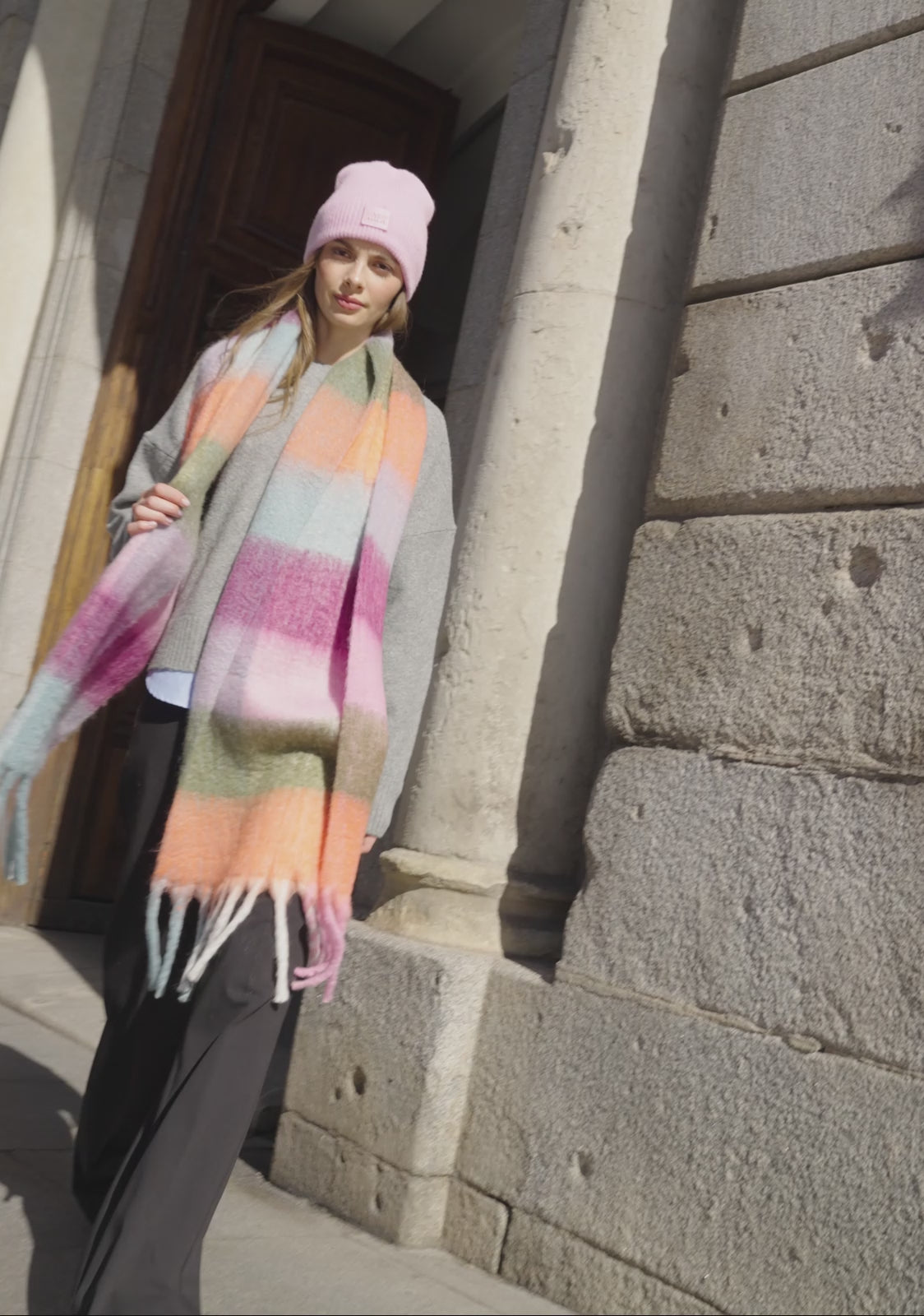 Load video: Scarf Vibrant Stone Blue Kalk