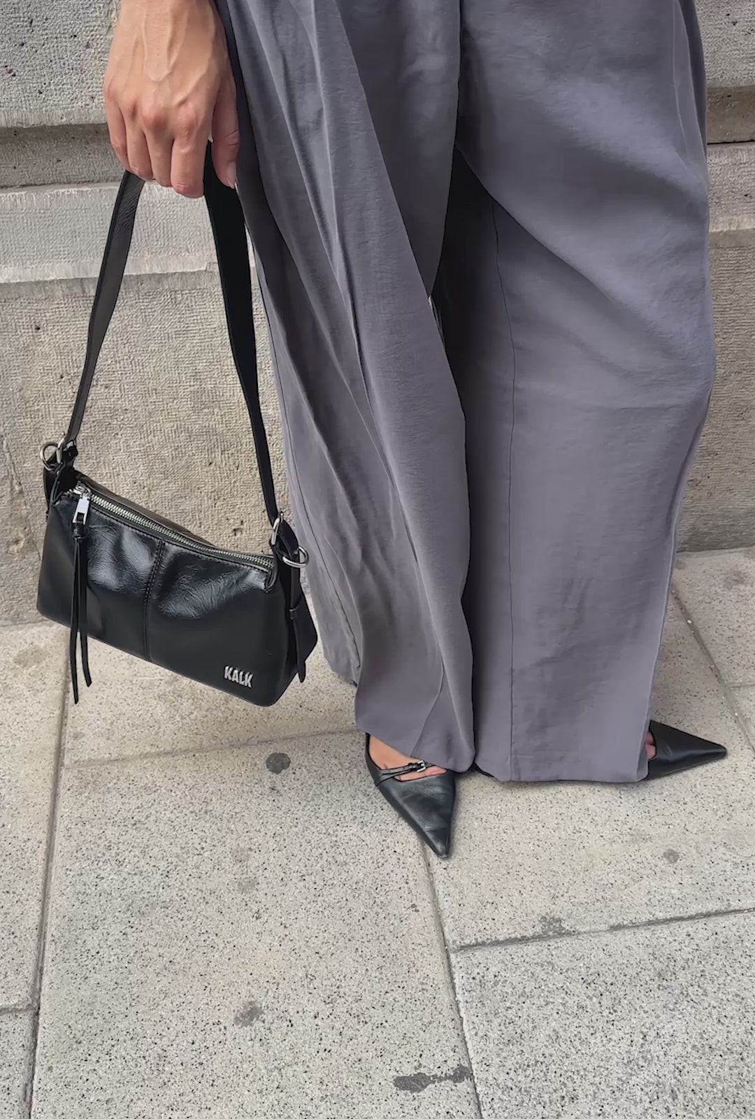 Carregar vídeo: Colette Bag Black Kalk