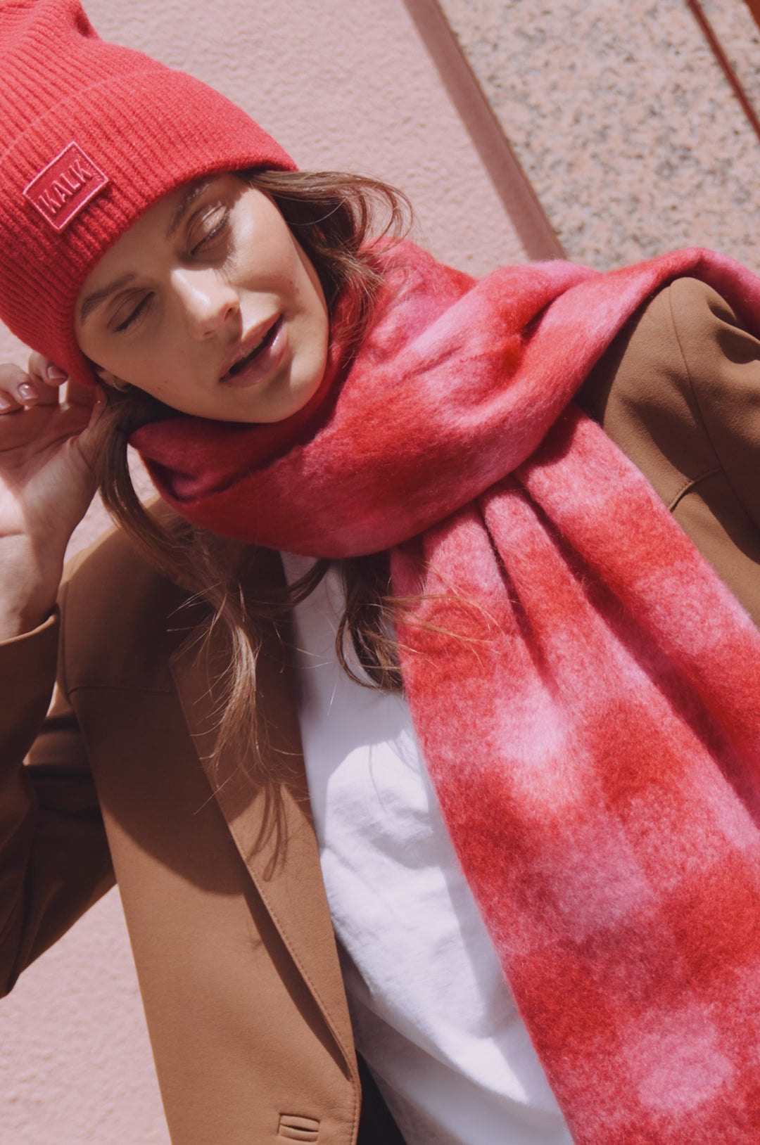 Cargar video: Bufanda Rojo &amp; Rosa Vision Kalk