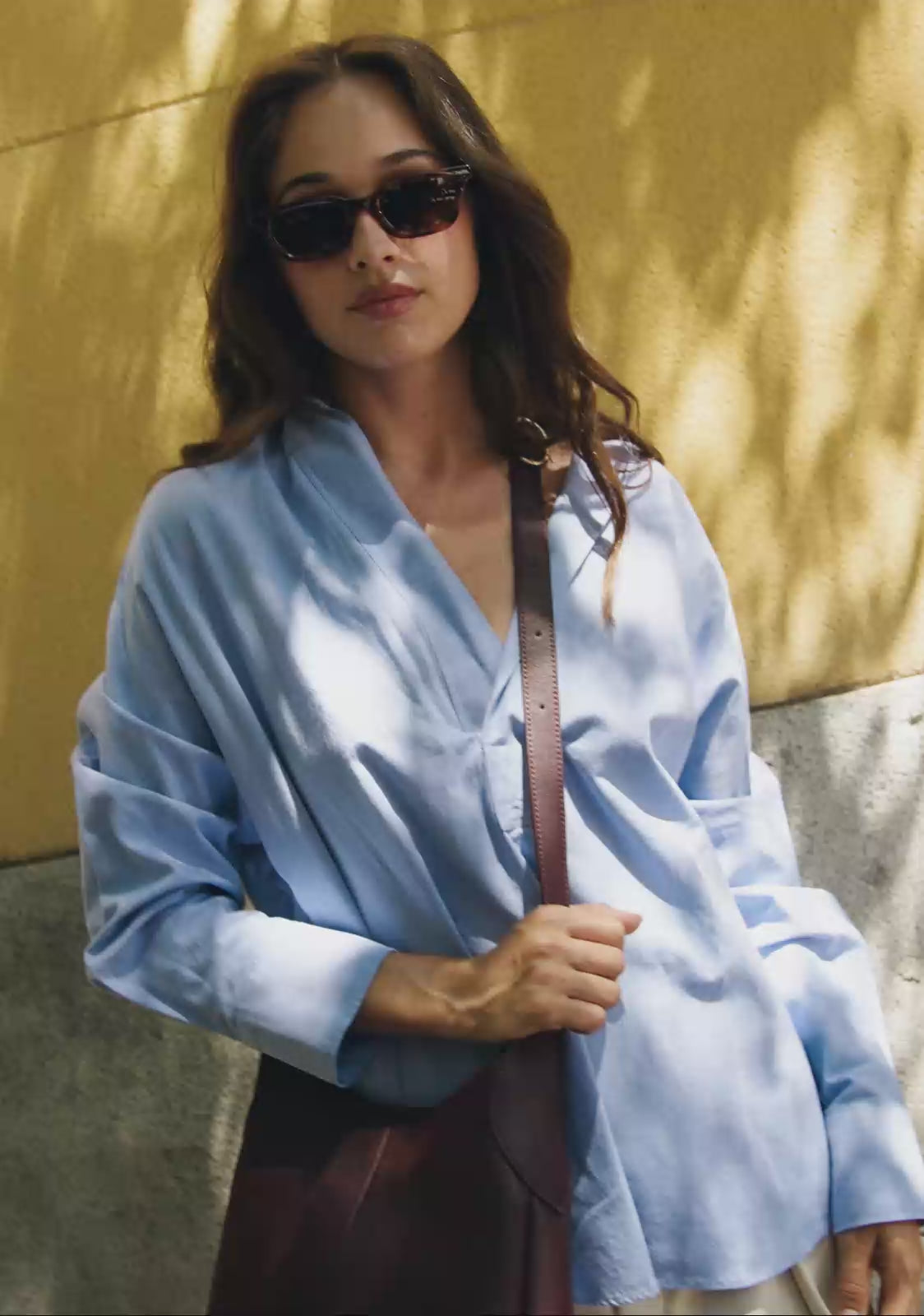 Load video: MINI HOBO BAG WINE KALK