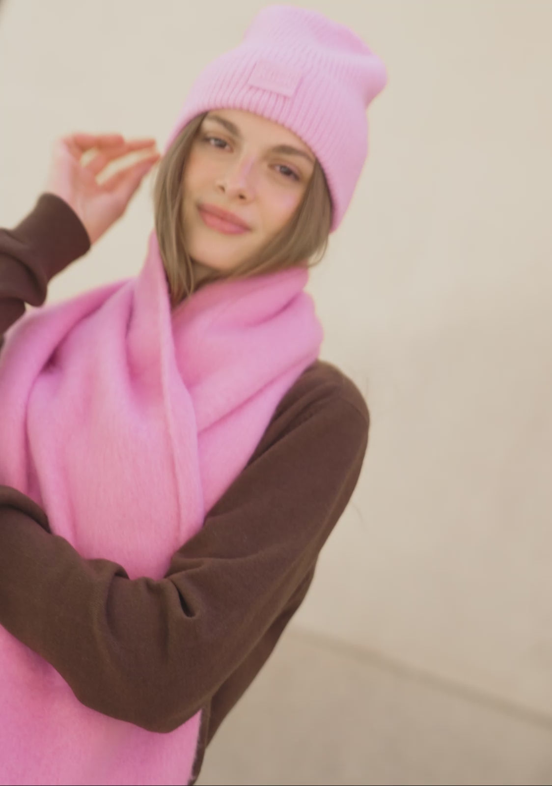 Load video: Pack Beanie &amp; Scarf First Orchid Pink