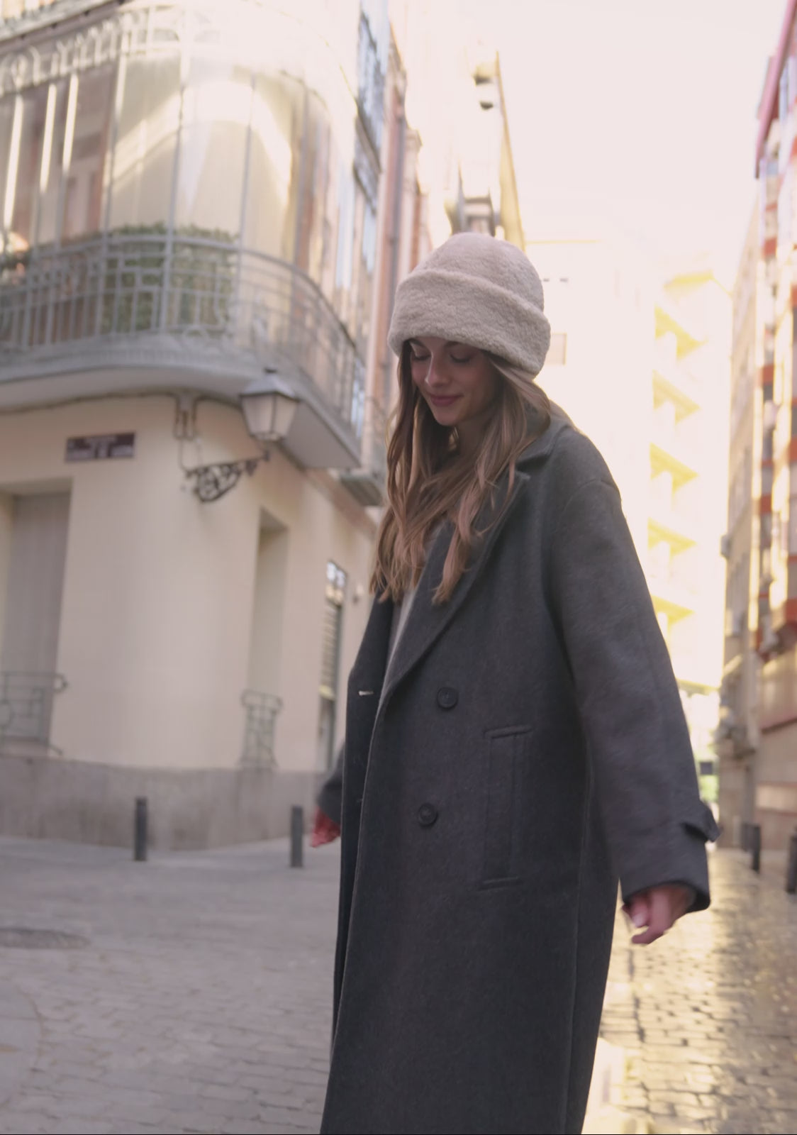Carregar vídeo: Gorro de Pelo de Borrego Bege