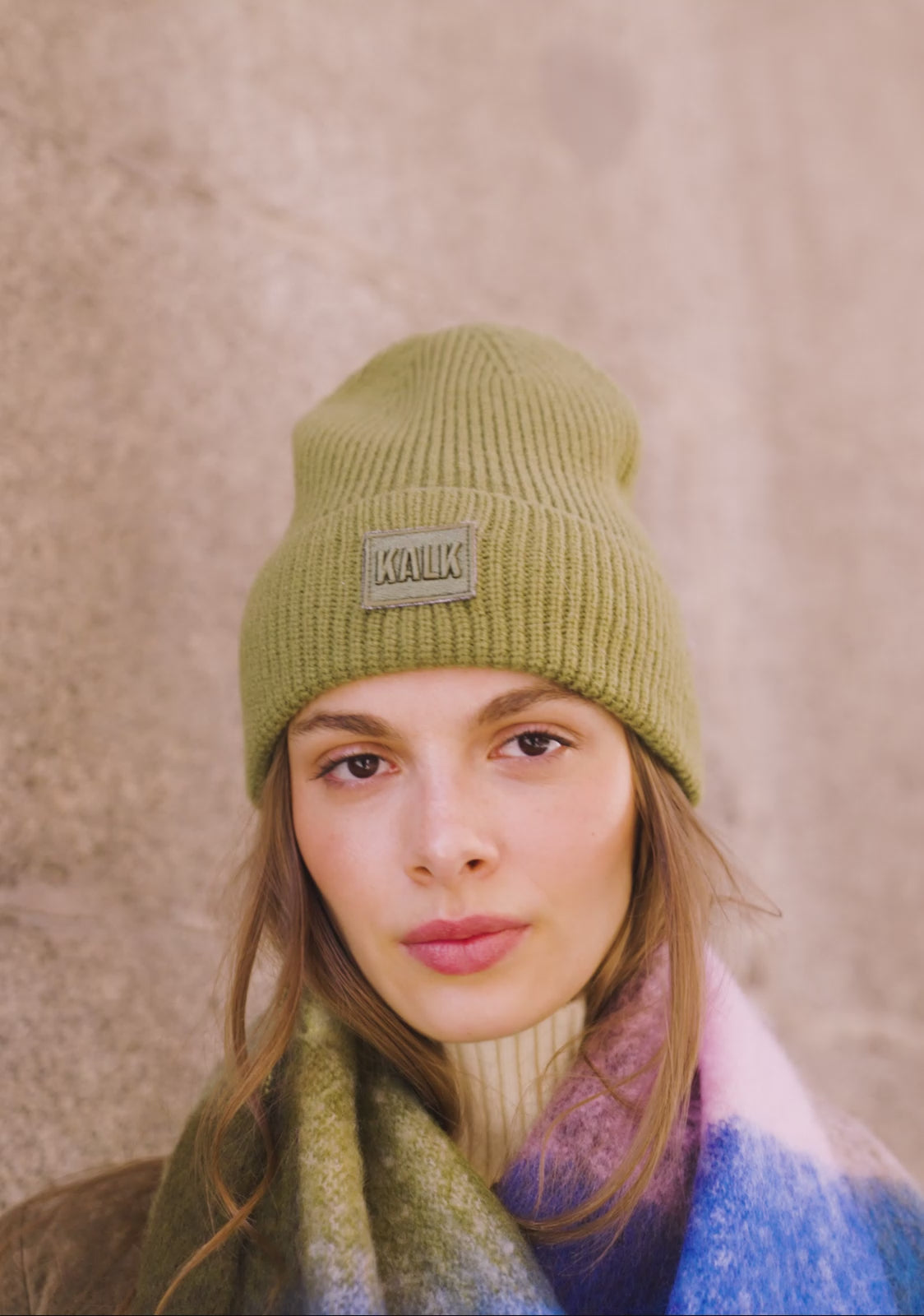 Load video: Pack Beanie &amp; Scarf Vibrant Olive Green