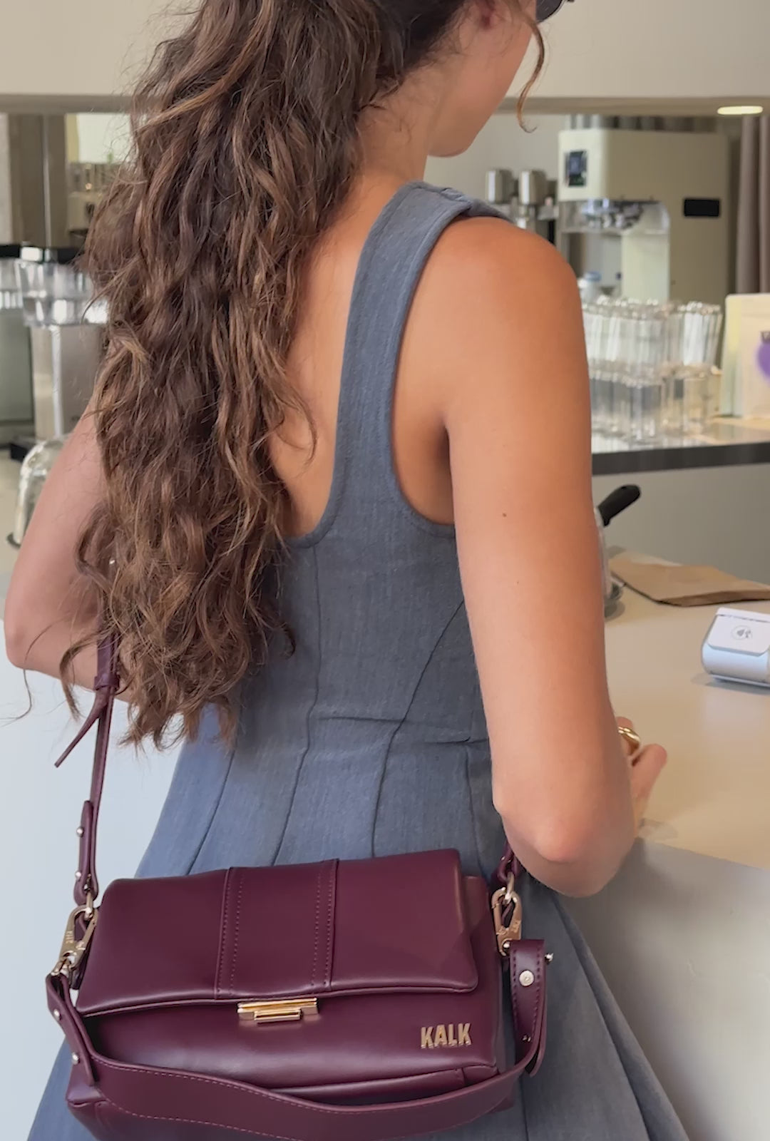 Load video: Flappa Bag Wine Kalk