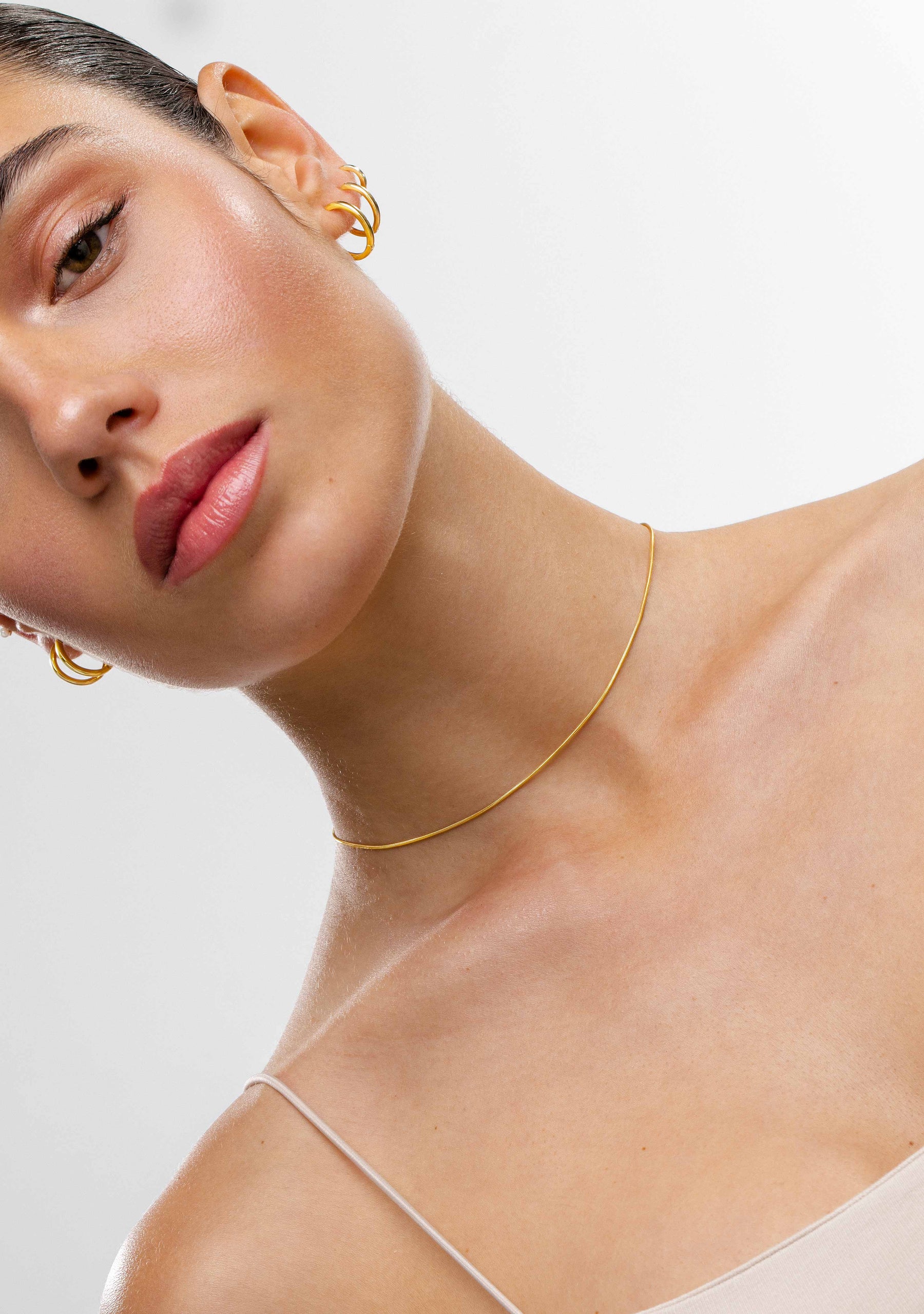 Necklace Omega Petite Gold