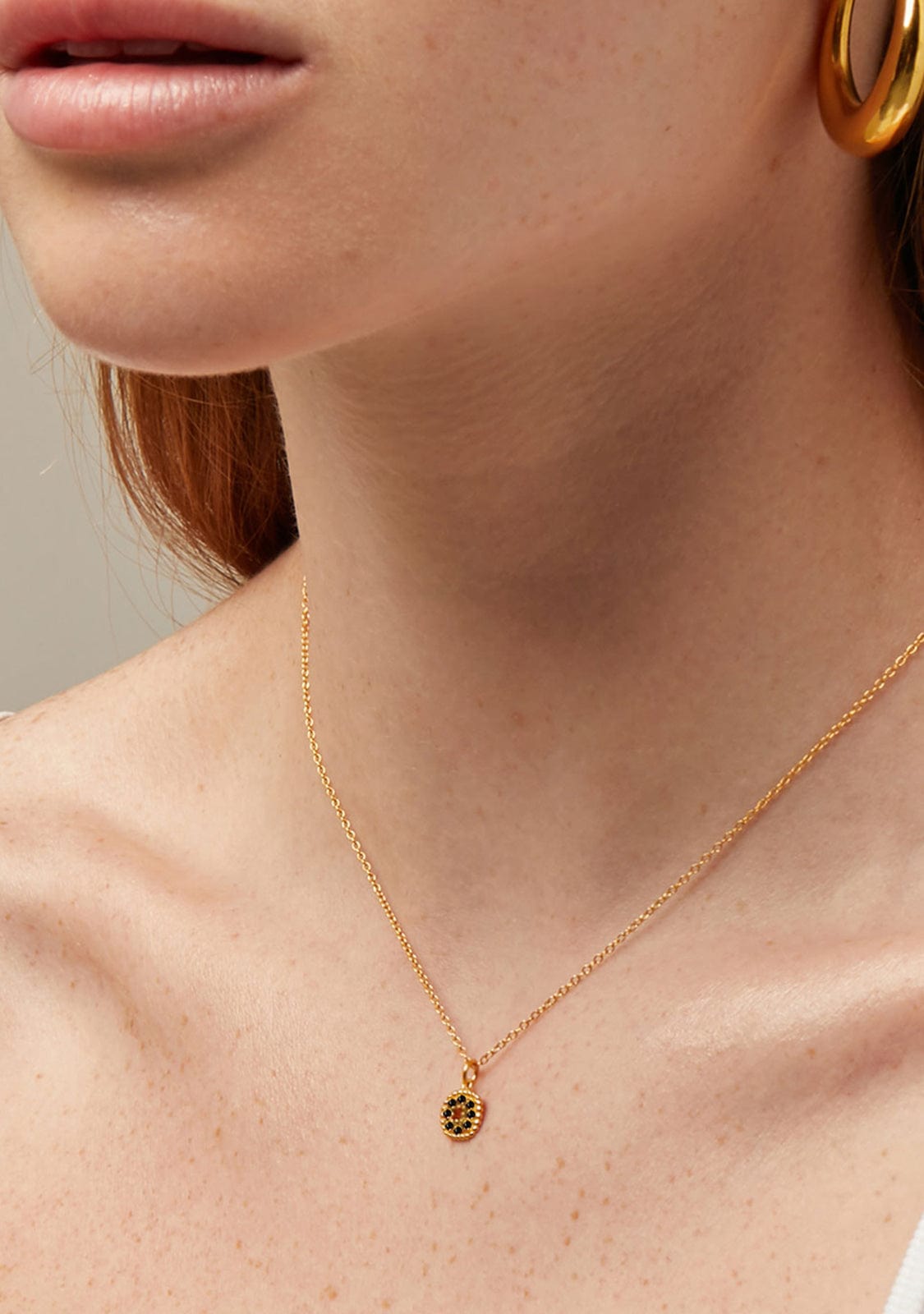 Collar Círculo Baño Oro 18K Negro Mone